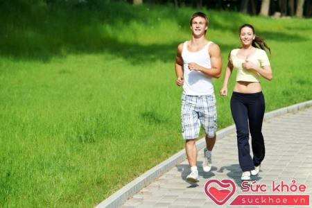 Chạy bộ là phương pháp lý tưởng để đốt calories và giảm mỡ bụng.