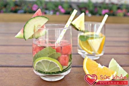 3 đồ uống thải độc từ hoa quả như dâu tây, kiwi, chanh cam... sẽ giúp bạn có một cơ thể tràn trề sinh lực
