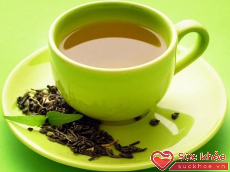 Cafe và trà xanh chứa nhiều chất chống oxy hoá, làm giảm tốc độ lão hoá cho chị em