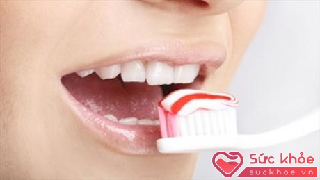 Triclosan là một loại thuốc trừ sâu được tìm thấy trong nhiều loại kem đánh răng