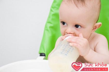 Trung bình, cứ 2-3 giờ thì một trẻ sơ sinh hấp thụ khoảng 45-90 ml sữa công thức