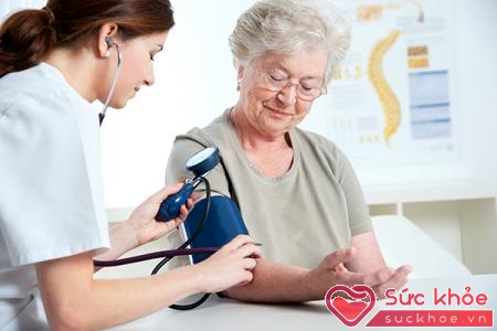 Cần theo dõi huyết áp thường xuyên để ngừa xuất huyết não, đột quỵ