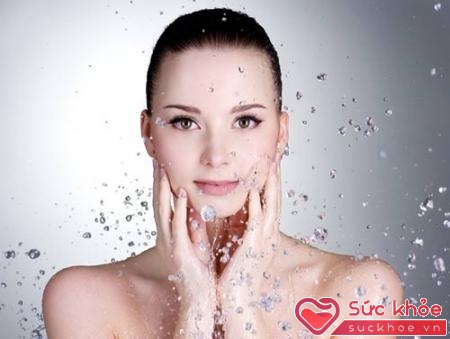 Chỉ nên rửa mặt 2 lẳn mỗi ngày để tránh làm khô và mất chất nhờn trên da.