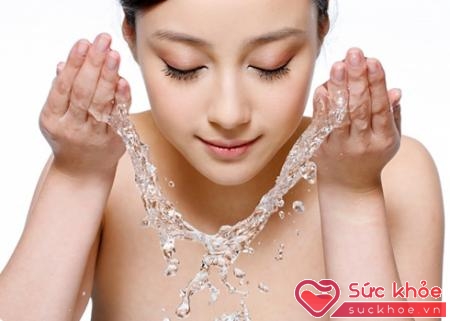 Rửa mặt đúng cách cũng giúp bạn hạn chế mụn cho da
