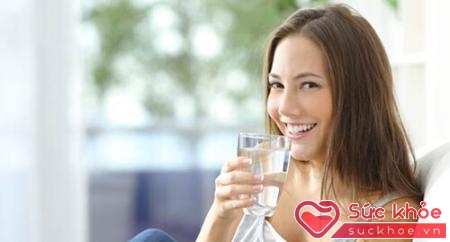 Uống nước mỗi sáng giúp bạn thanh lọc cơ thể.