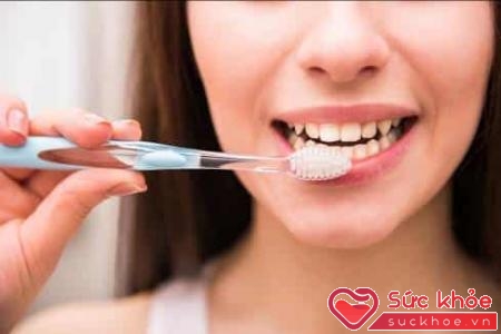 Chải răng đúng cách ngăn ngừa được mòn răng.