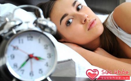 Hội chứng thiếu ngủ do đồng hồ sinh học kéo dài hơn 26 giờ.