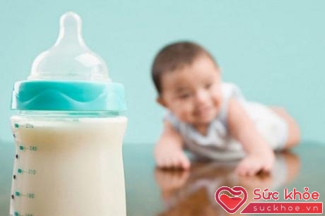 Các chuyên gia khuyến cáo, nên cho trẻ uống sữa đúng cách và liều lượng hợp lý