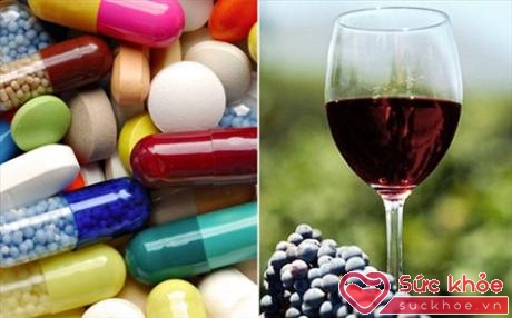 Uống rượu với kháng sinh có thể gây tác dụng phụ 