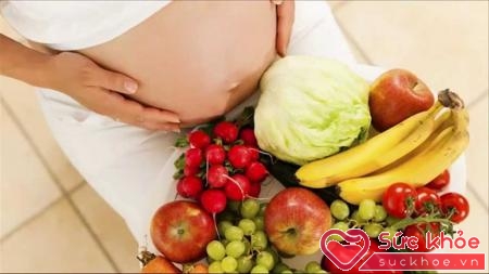 Rau xanh và trái cây chính là nguồn bổ sung chất chống oxy hóa cũng như chất xơ hoàn hảo cho mẹ bầu