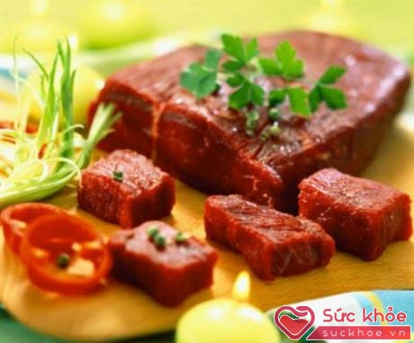 Chế độ ăn uống giàu sắt bao gồm thịt bò nạc, thịt gà, các loại đậu, ngũ cốc
