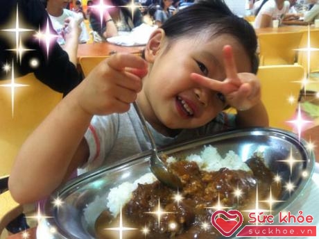 Cũng như các em bé Nhật Bản, Aichan rất thích món cơm trắng.