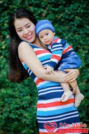 Ngoài bé Mun, chị Ly Ly còn đủ sữa nuôi bé Bo - một em bé không may mất mẹ ngay khi còn rất nhỏ và còn dư sữa để cho một em bé gần nhà