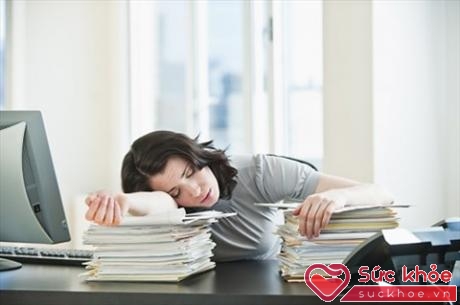 Bạn khó tránh khỏi cảm giác buồn ngủ khi làm việc