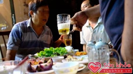 Sử dụng quá nhiều bia rượu gây bệnh tim mạch