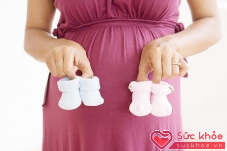 Vòng bụng lớn hơn bình thường có thể do nhiều nguyên nhân khác nhau, trong đó mang song thai cũng là một trường hợp được tính đến