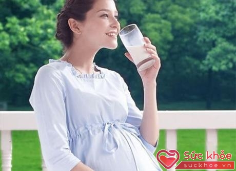 Uống nhiều hay ít sữa khi mang bầu đều nguy hiểm