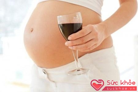 Khi dùng rượu sẽ dẫn đến nguy cơ sẩy thai rất cao