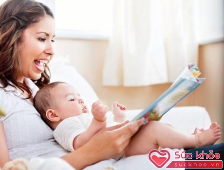 Mẹ có thể đọc sách cùng bé ngay từ khi bé 3 tháng tuổi