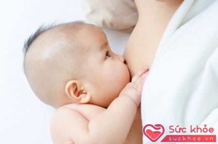 Nứt núm vú là một trong những lý do khiến máu xuất hiện trong sữa mẹ