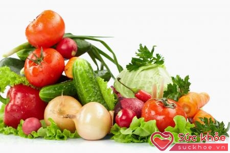Ăn nhiều rau xanh và hoa quả giúp giảm gánh nặng cho gan.