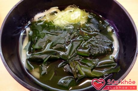 Canh rong biển – món ăn truyền thống đầy dinh dưỡng của Nhật Bản.