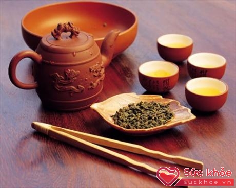 Trà sạch khi mở gói có hương thơm, cánh trà thường không cong, búp trà xanh và đặc biệt nước trà pha rất trong