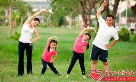 Tập thể dục thể thao vừa sức để khỏe mạnh, chống béo phì và mắc các bệnh tim mạch.
