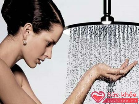 Tắm giúp giải phóng nhiệt lượng, làm dịu mát cơ thể