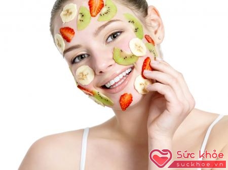 Việc đắp mặt nạ, dưỡng da bằng trái cây được nhiều người ưa thích vì cách làm đẹp trở về với thiên nhiên này tránh được tác dụng phụ của hóa chất