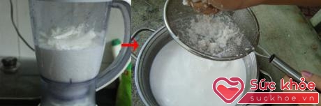 Chuẩn bị nước cốt dừa để trộn cốm