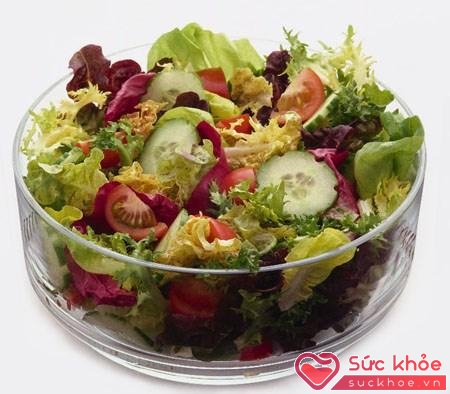 Thường xuyên ăn salad và rau sống