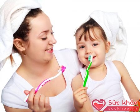 Vệ sinh răng miệng cho con trẻ đúng phương pháp