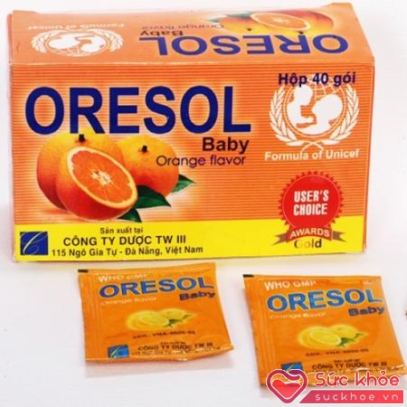 Thiếu hiểu biết nên một số người đã biến dung dịch oresol thành hỗn chất gây hại cho trẻ.