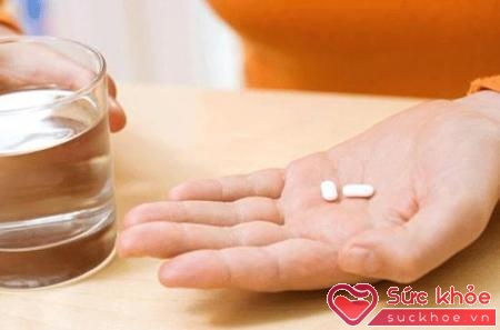 Thuốc phổ biến dùng cho bệnh thương hàn là các thuốc kháng sinh