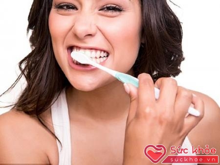 Dùng kem đánh răng đặc chế giúp giảm ê buốt răng