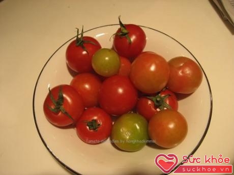 Với cách làm mứt cà chua ngon, bạn nên chọn những trái cà chua to, mọng và chín đều