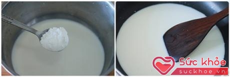 Bước đầu tiên của cách làm bánh sữa chiên giòn là bạn cho bột bắp, sữa đặc đường hòa cùng sữa tươi.