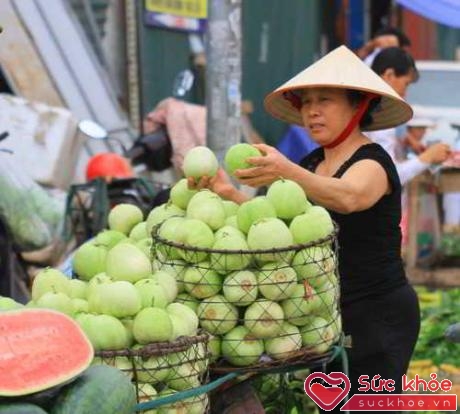 Lựa mua những quả dưa ngon sẽ giúp gia đình được thưởng thức trái cây an toàn trong mùa hè này.