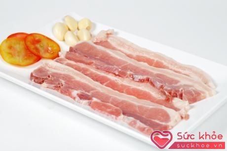 Cần biết cách chọn thịt lợn tươi ngon để mua thịt lợn an toàn cho gia đình.