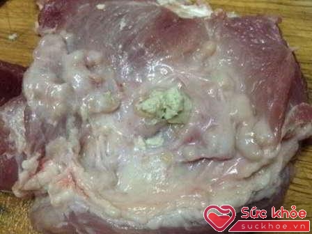 Hình ảnh miếng thịt lợn bị nhiễm bệnh lợn gạo.