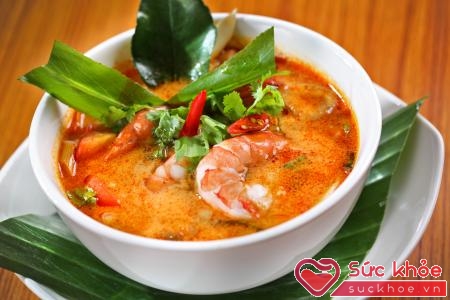 Tom yum là món canh chua cay ăn lúc nóng rẫy của Thái Lan