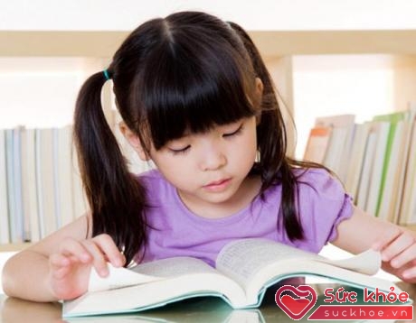 Hình thành thói quen đọc sách cho trẻ từ nhỏ là việc bố mẹ nào cũng nên làm