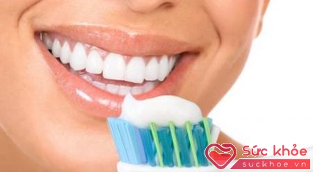 Người tiêu dùng nên chọn các sản phẩm chăm sóc răng miệng có chiết xuất từ thảo dược tự nhiên để bảo vệ sức khỏe của chính mình.