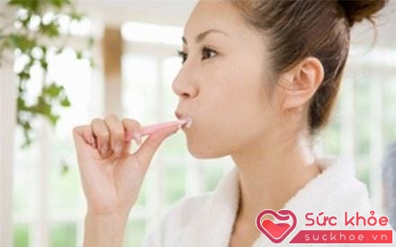 Đánh răng trước khi ăn sáng có tốt không?