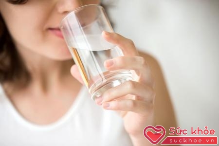 Uống nước ấm mỗi ngày giúp bạn ngăn ngừa bệnh tật phát triển khi cơ thể ốm yếu