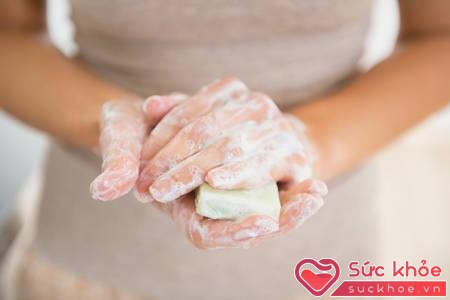 Rửa tay thường xuyên bằng xà phòng không tốt cho da