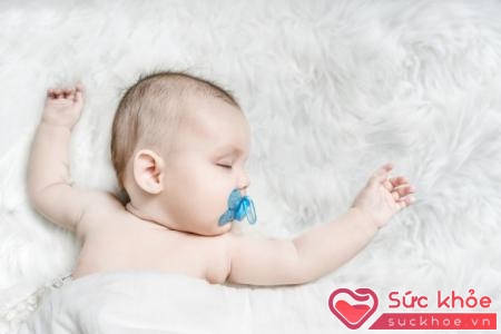 Trẻ vẫn ngậm ty trong khi ngủ có thể làm bé bị ngạt thở