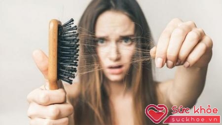Tạo kiểu, lạm dụng hóa chất cũng gây ảnh hưởng nhiều đến tóc.