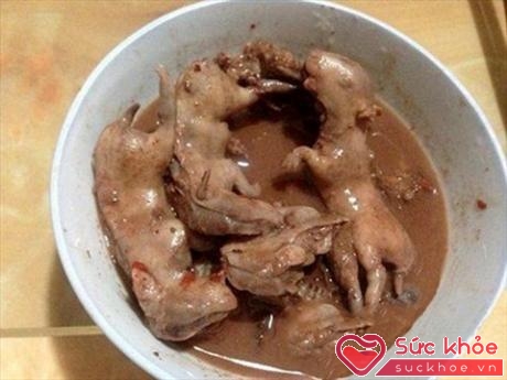 Món thịt chuột hầm được bà mẹ chuẩn bị cho con gái ăn sáng ở Trung Quốc